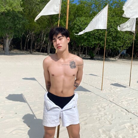 FOLLOWOZZO perfect model pic