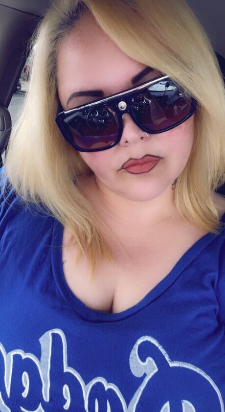 Sexymomie model hd pictures