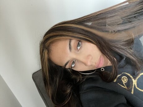 Nayra adult model pictures