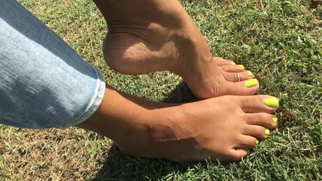 BeachyFeet sex model photos