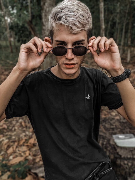 Roney Santos nude actress photos