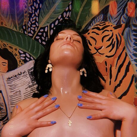 Lexy Winter exclusive star img