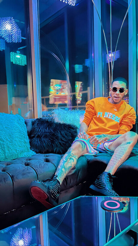 Icemikeloveasia free pornstar pic