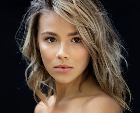 Lotte naked model image