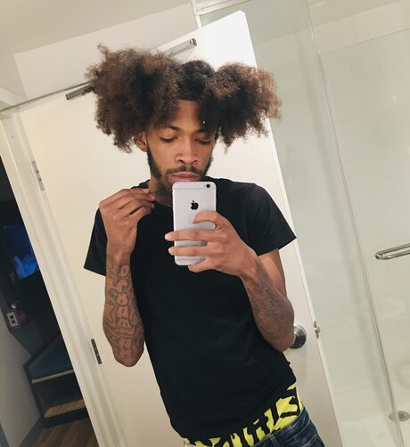 WIZ high quality model pic