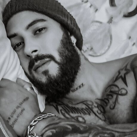 HyM naked star gallery