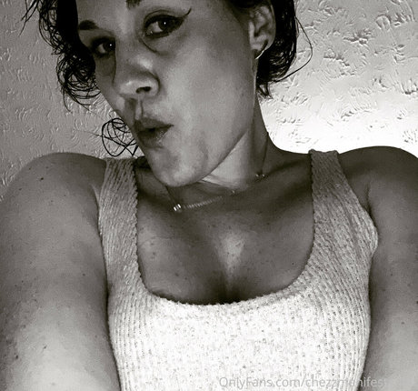 chezzmanifestation naked model photo