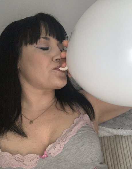 chezzmanifestation naked actress archive