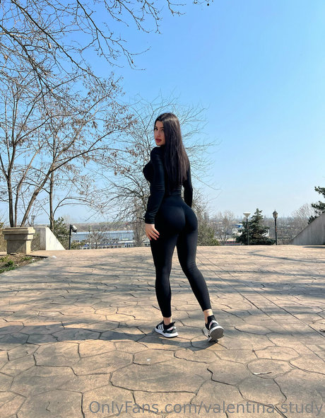 valentina study model exclusive picture