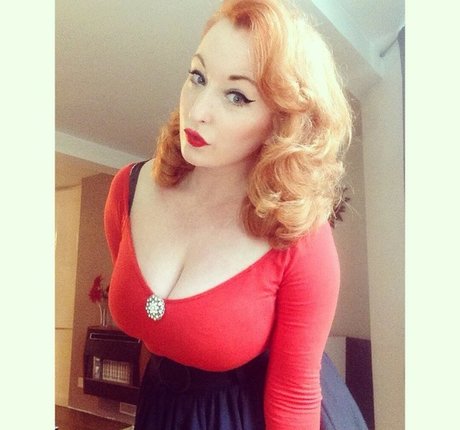 Laura Dawson pretty star img