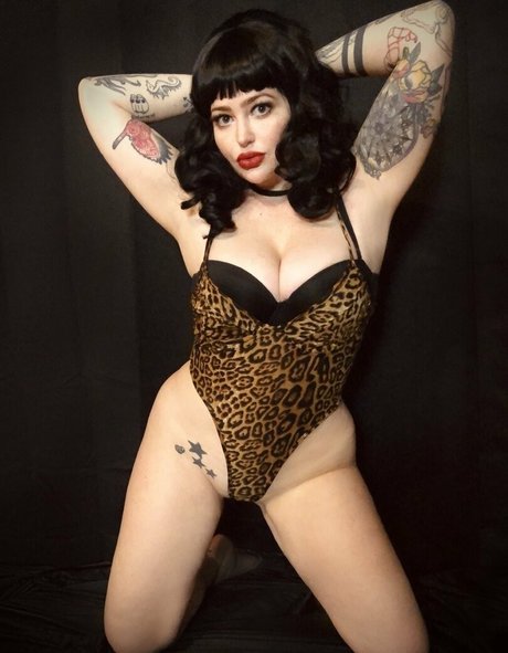 Cleodora model naked pictures