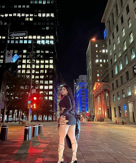 Iyari Berumen Iyib fit hot pornstar photos