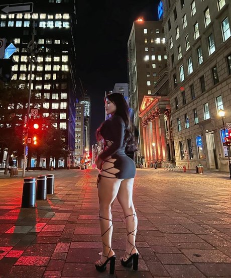 Iyari Berumen Iyib fit pornstar art images