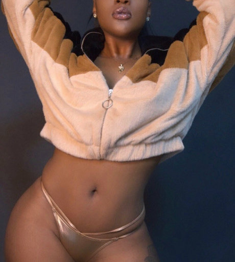 illnanaa model pornographic archive