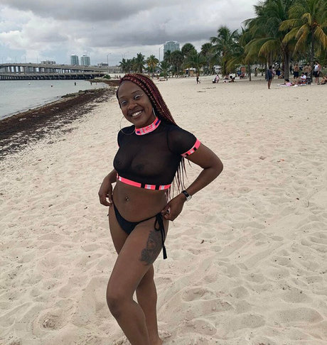 illnanaa hot actress gallery