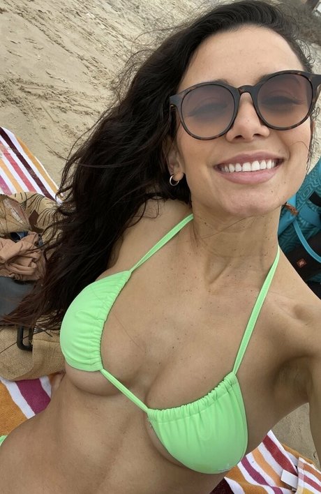 maandymore model hd images