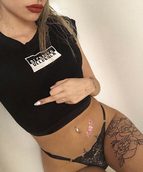 curvy girl onlyfans art naked pics