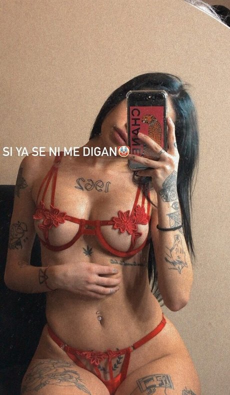 Vicky Balena sexy model pic