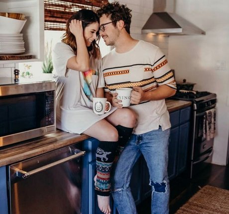 Jillian Rose Reed art star photo