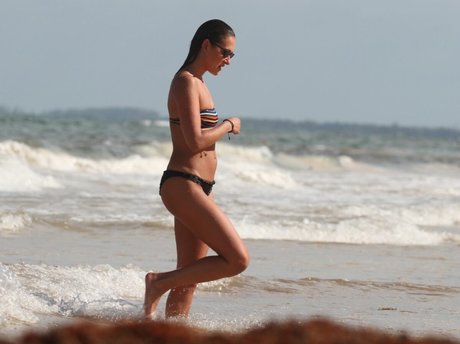 Tasya Teles nude model pictures