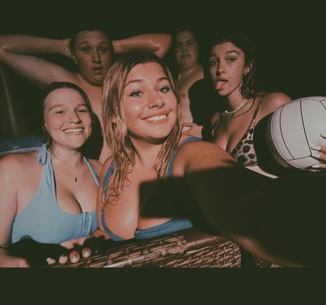 Mackenzie Spohn pretty actress img