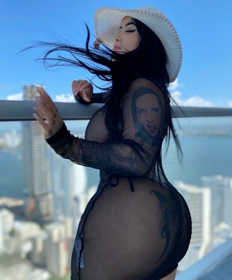 nyablu perfect pornstar image