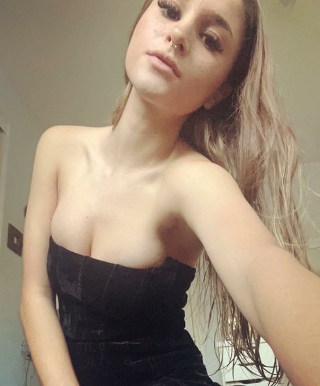 fikikikie pornstar nudes picture