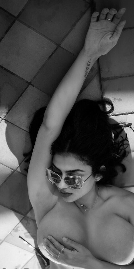 maysexclusive adult model pics