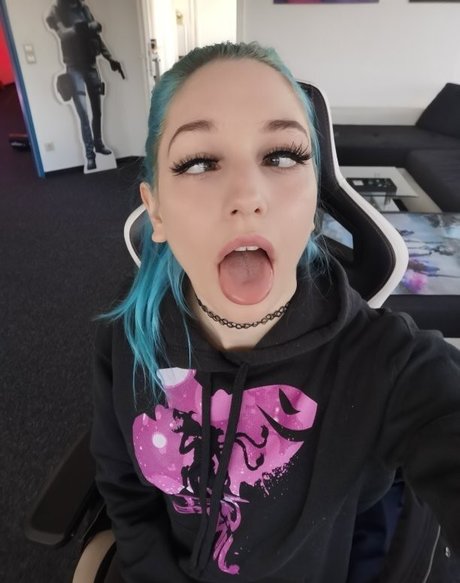 BloodyNyuu top pornstar img