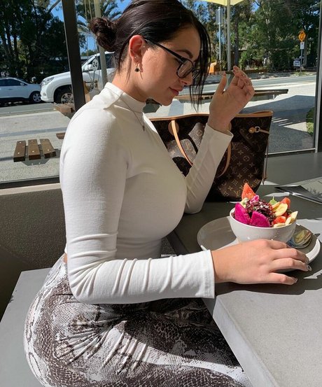 Anna Paul high quality model img