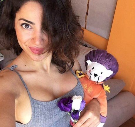 Serpil Cansz art actress galleries