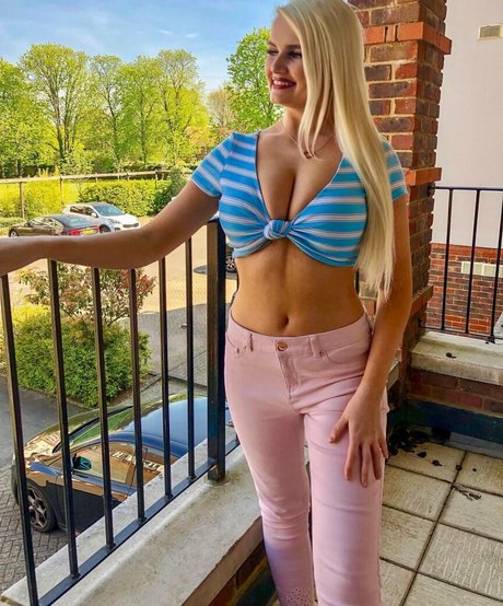 Zandra May free star pic