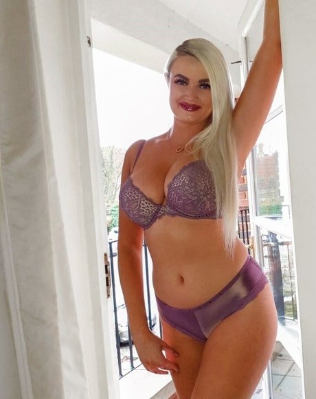 Zandra May pretty actress gallery