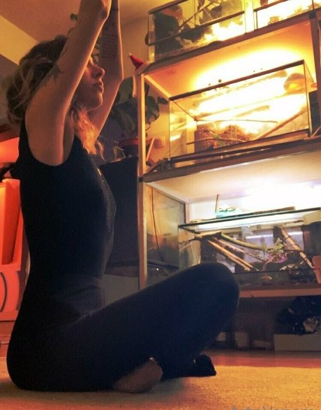 artnvenom model high quality pic