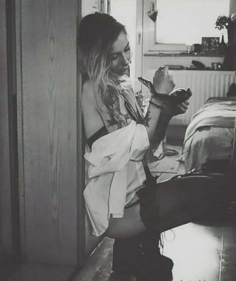 artnvenom model nudes img