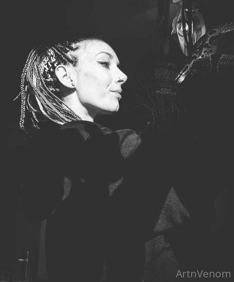 artnvenom model nude photo