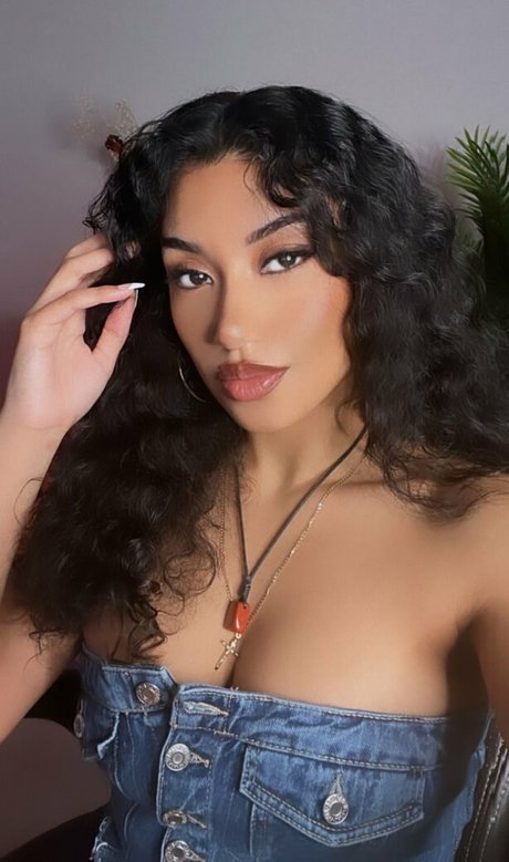 Tamia J star naked photo