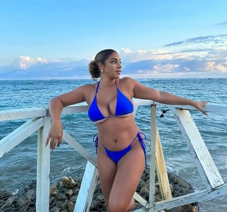 yinamenez sexy pornstar pics