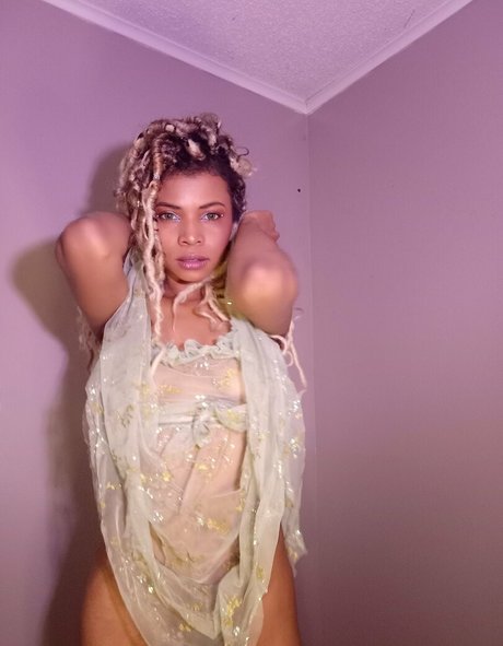 feliciathunnder model hot gallery