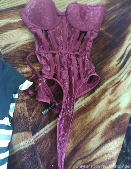 feliciathunnder model exclusive image