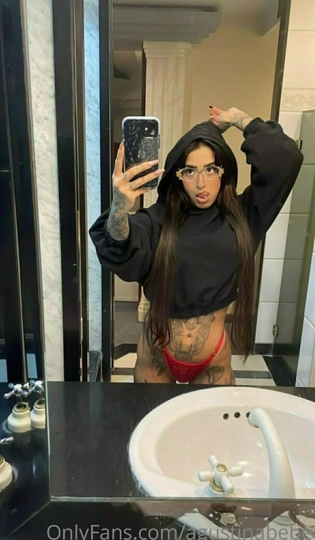 agustinabebe nude model img