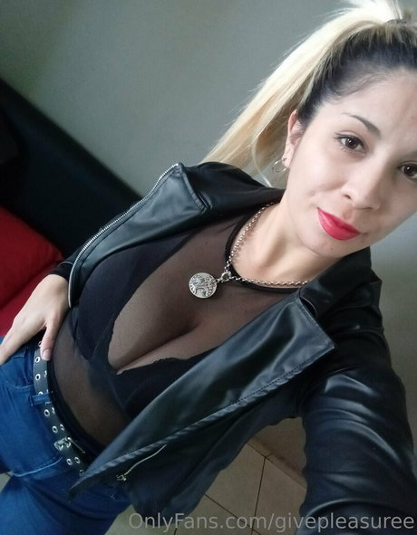 givepleasuree sex pornstar img