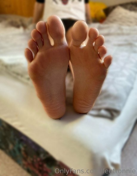 feetronnie sexy star picture
