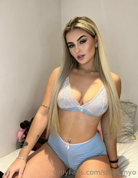 Sthefany Oliveira naked pornstar image