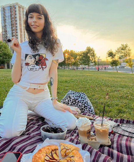 Teehohodka model nice pic