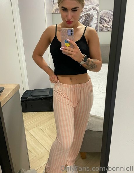 bonniell model nude galleries