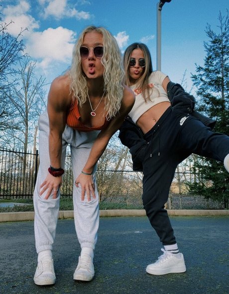 Calyx Harmony naked pornstar img