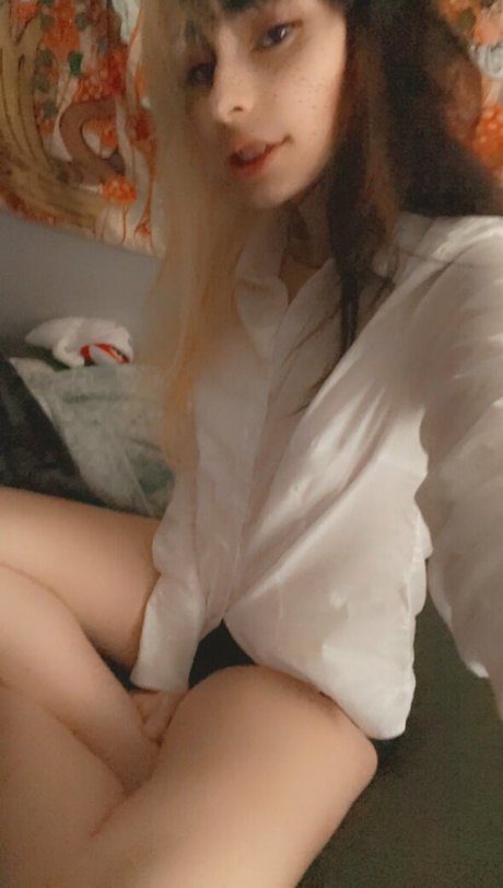 Shiruwu sex model image