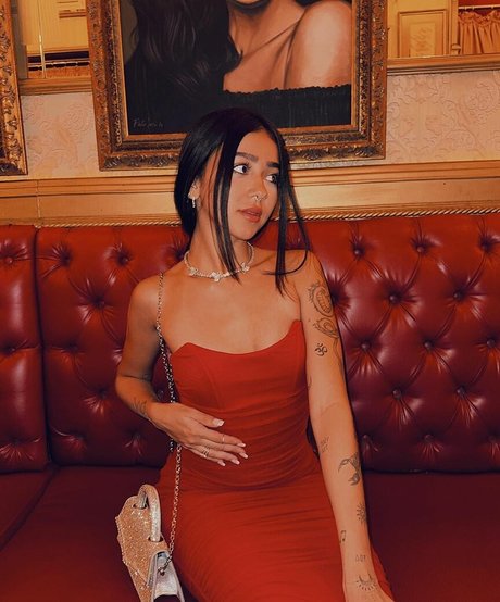 Beca Barreto star nude images