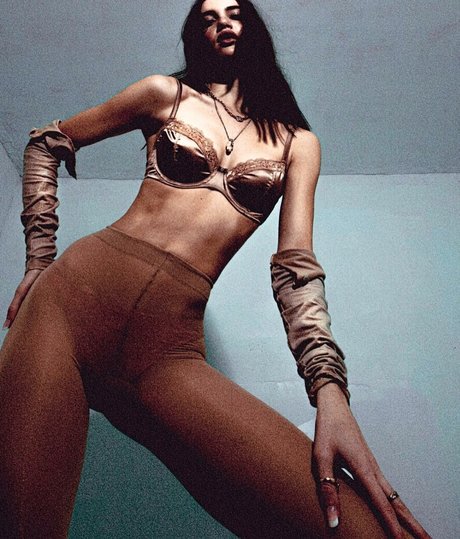 Sophia Piccirilli model art img